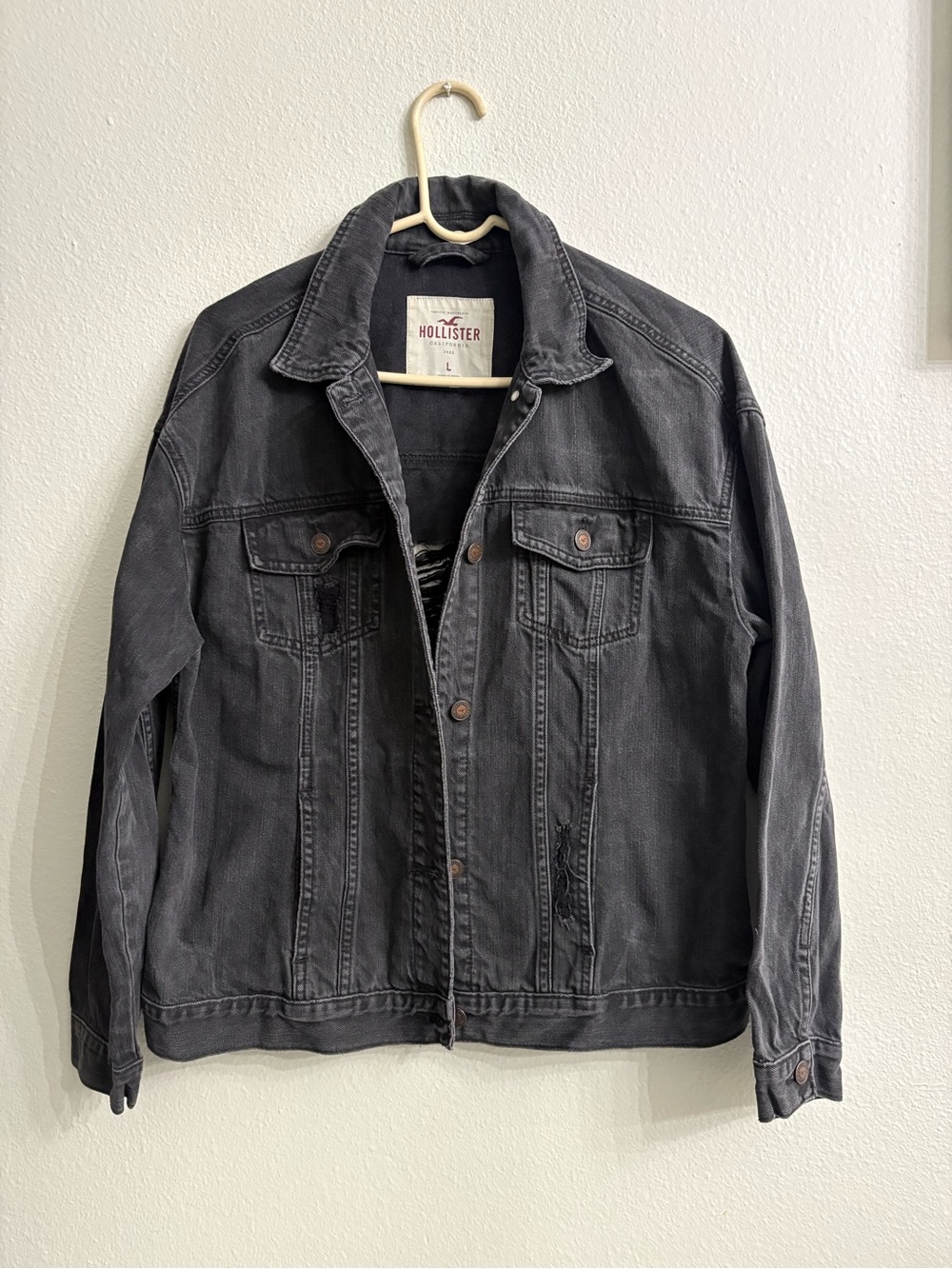 Hollister woman’s Black Distressed Style 100% Cotton Denim Jean Jacket. Large